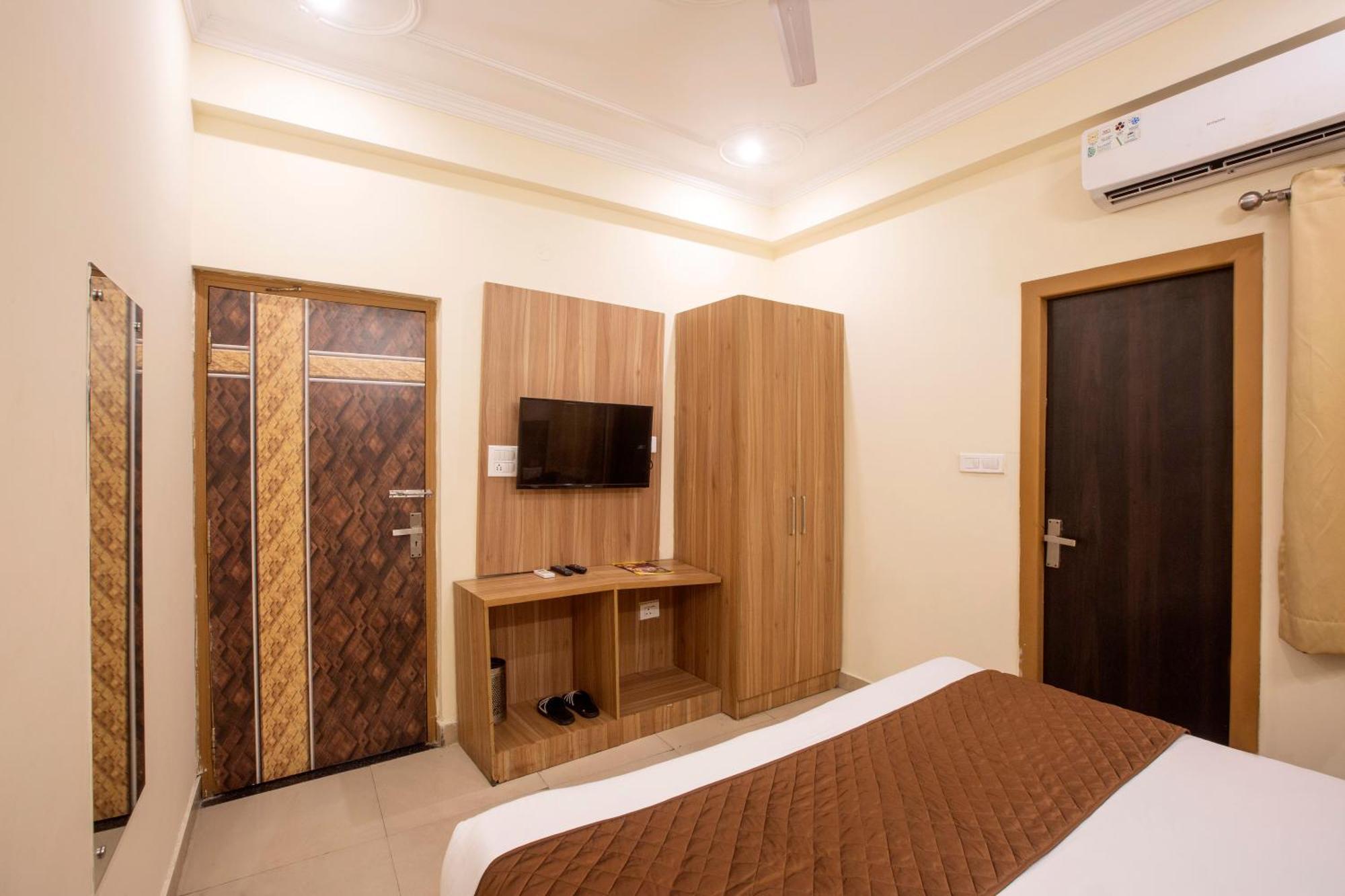 Hotel Lemon Suites & Banquet Noida Sector 62 Exterior foto