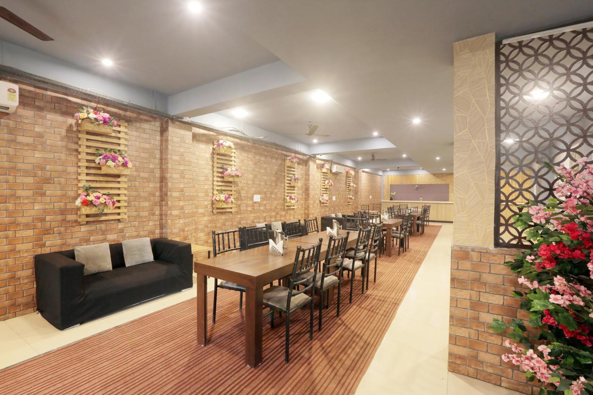 Hotel Lemon Suites & Banquet Noida Sector 62 Exterior foto