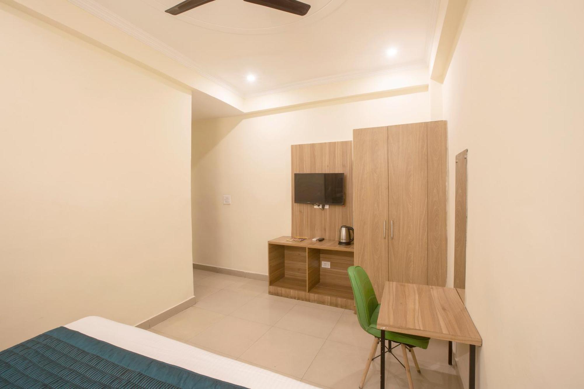 Hotel Lemon Suites & Banquet Noida Sector 62 Exterior foto