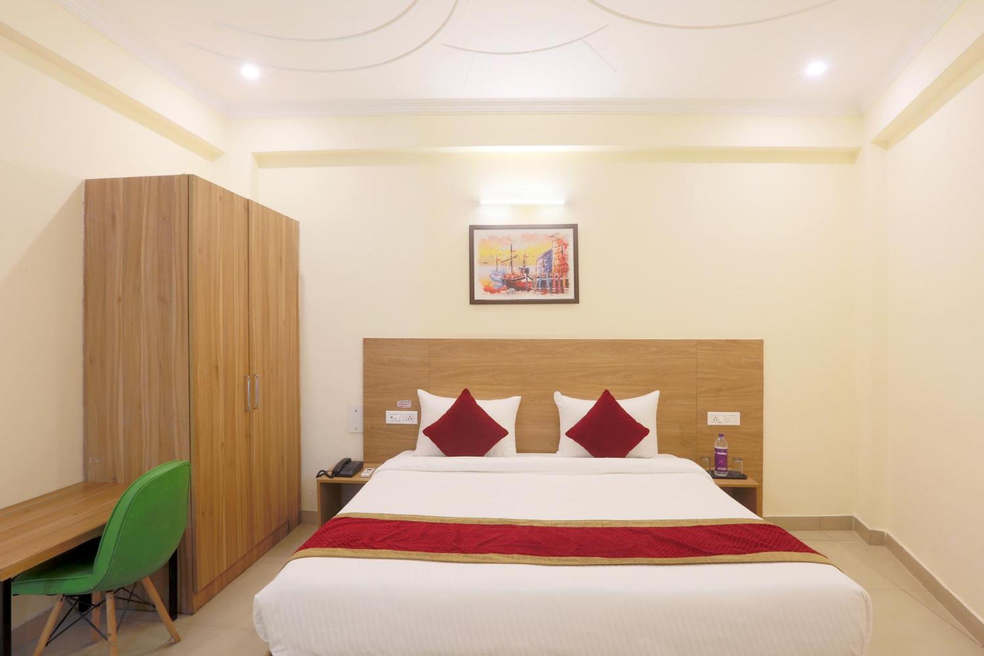 Hotel Lemon Suites & Banquet Noida Sector 62 Exterior foto