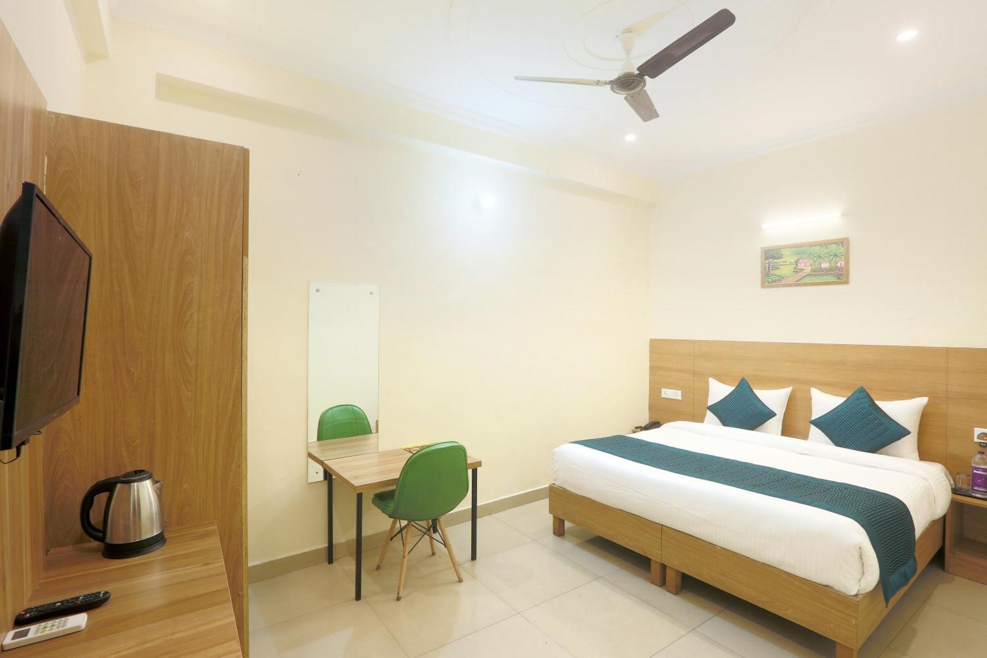 Hotel Lemon Suites & Banquet Noida Sector 62 Exterior foto