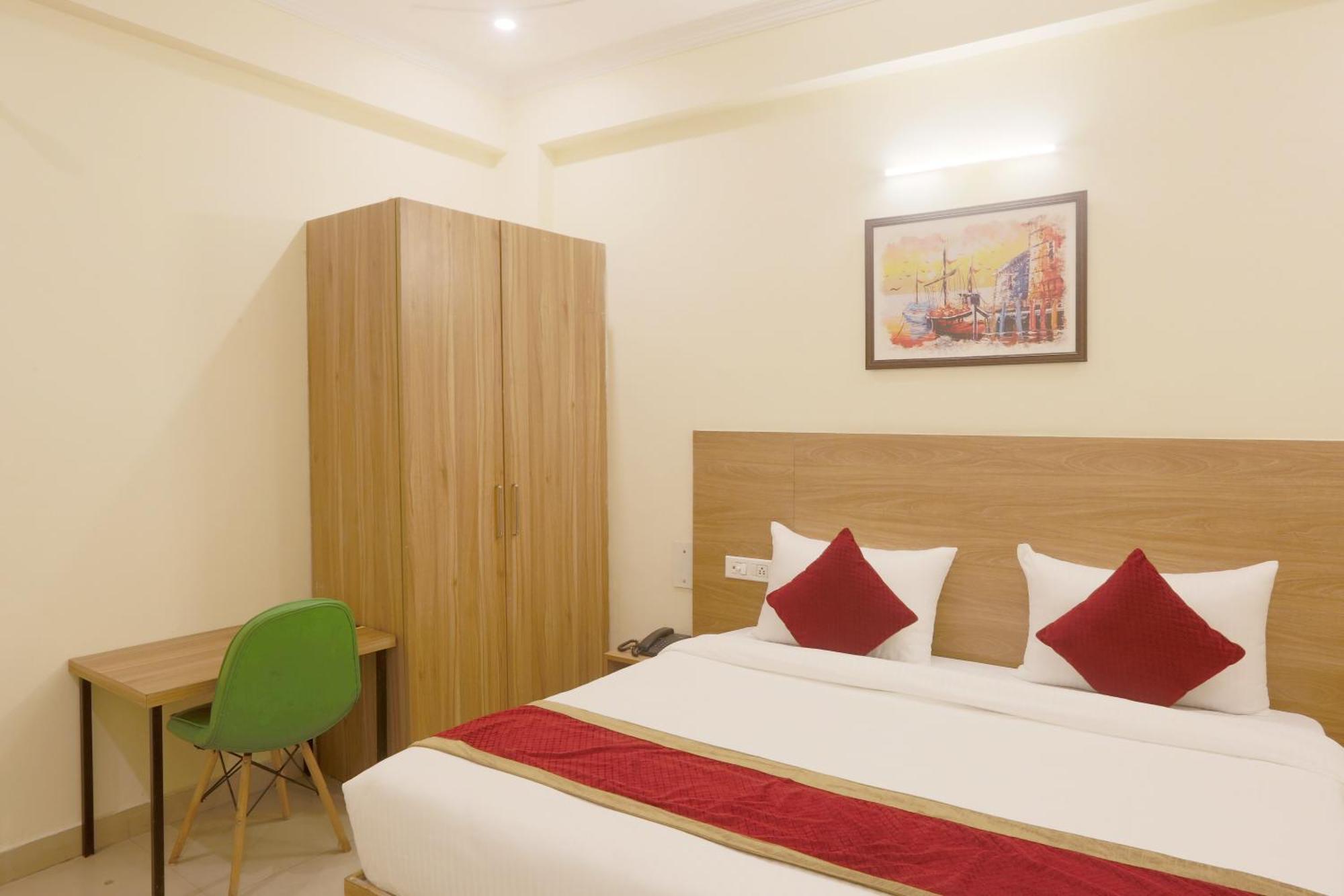 Hotel Lemon Suites & Banquet Noida Sector 62 Exterior foto