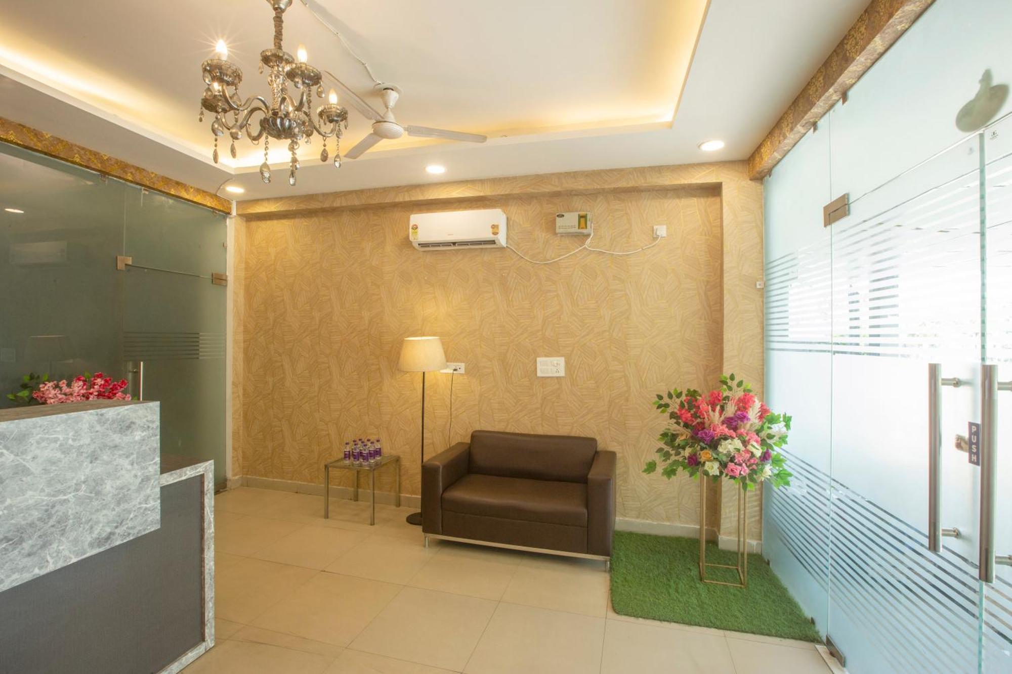 Hotel Lemon Suites & Banquet Noida Sector 62 Exterior foto