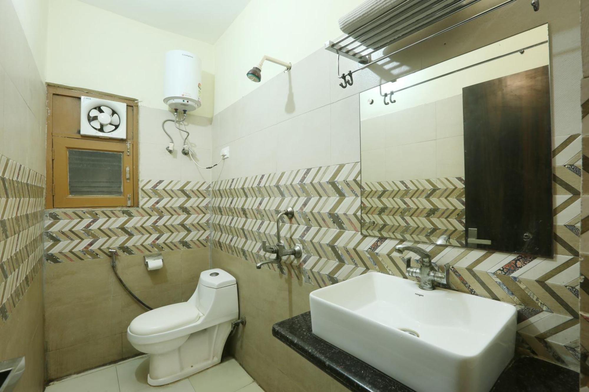 Hotel Lemon Suites & Banquet Noida Sector 62 Exterior foto