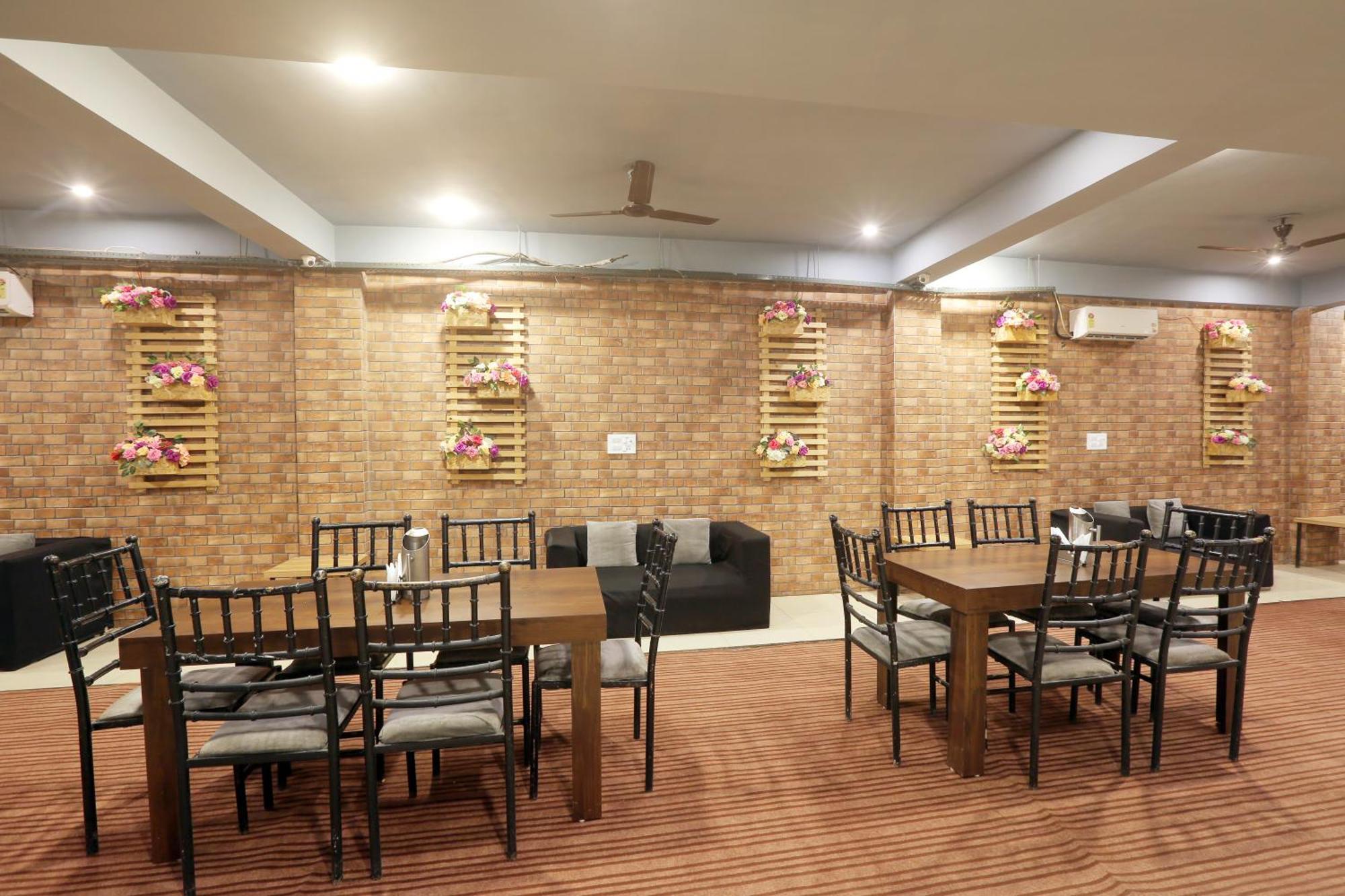 Hotel Lemon Suites & Banquet Noida Sector 62 Exterior foto